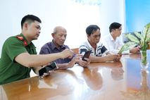 An Giang: Công an phường Mỹ Thới gần dân hơn qua nhóm Zalo cộng đồng