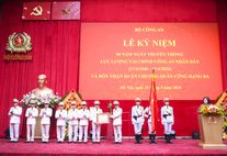 Cục Kế hoạch và Tài chính Bộ Công an đón nhận Huân chương Quân công hạng Ba