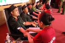 Cụm thi đua số 4 tổ chức chương trình hiến máu tình nguyện "Giọt máu nghĩa tình vì đồng đội thân yêu"