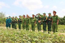 Công an tỉnh An Giang tăng cường phối hợp bảo vệ an ninh, giữ gìn trật tự tuyến biên giới với Công an các tỉnh Campuchia