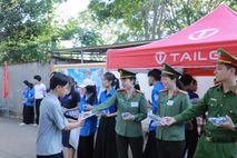 Tuổi trẻ Công an tỉnh Nghệ An đồng hành cùng sĩ tử