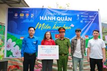 Chương trình “Hành quân về miền hoa Ban” trao hơn 1 tỷ đồng cho các hoạt động an sinh xã hội tại Điện Biên