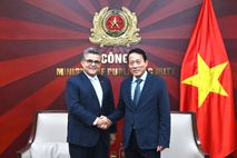 Bộ trưởng Lương Tam Quang tiếp Đại sứ Palestine