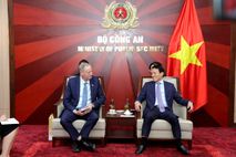 Minister Luong Tam Quang receives outgoing Israeli Ambassador