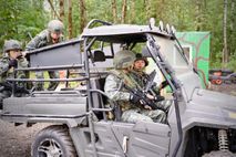 Chiến sĩ Cảnh vệ tham gia Giải bắn súng thực hành chiến thuật mở rộng dành cho cho các đơn vị đặc nhiệm năm 2026