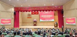 Deputy Minister Le Quoc Hung works with Ho Chi Minh City Police Department