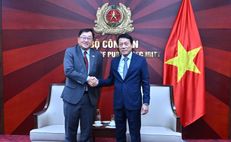Minister Luong Tam Quang receives outgoing Malaysian Ambassador