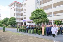 Công an thành phố Cần Thơ diễn tập thực binh xử lý tình huống cướp ngân hàng, bắt giữ con tin
