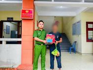 Quảng Ninh: Công an xã Hải Lạng kịp thời hỗ trợ công dân có hoàn cảnh khó khăn trở về quê hương