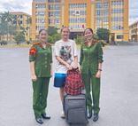 Nữ du khách nước ngoài gửi thư cảm ơn đến Công an phường Nam Đông Hà, tỉnh Quảng Trị