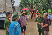 Công an xã Đông Thành, tỉnh Phú Thọ xuyên đêm dầm mưa, đưa cụ ông 90 tuổi đi lạc trở về an toàn