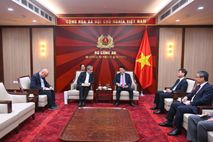 Bộ trưởng Lương Tam Quang tiếp tân Đại sứ Iran