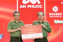 Giải Golf CAND mở rộng lần thứ II: Quyên góp được 2 tỷ đồng xây nhà tình nghĩa vùng biên giới