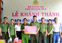 Cụm thi đua số 5 Bộ Công an bàn giao nhà tình nghĩa tặng cán bộ Công an