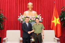 Strengthening friendship between Vietnamese and Chinese public security forces