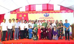 Mỗi tấm Huy hiệu Đảng được trao đều gắn với một câu chuyện, một cuộc đời, một chặng đường cống hiến cho Đảng, cho Tổ quốc và Nhân dân