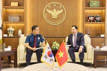 Thứ trưởng Lê Văn Tuyến thăm, làm việc tại Hàn Quốc