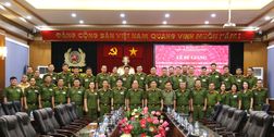 Bế giảng Lớp bồi dưỡng cập nhật kiến thức mới cho lãnh đạo cấp Phó Trưởng phòng và tương đương lĩnh vực Cảnh sát khoá 1, năm học 2026 - 2027
