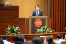 Bộ trưởng Lương Tam Quang trình bày Tờ trình dự án Luật Tổ chức cơ quan điều tra hình sự (sửa đổi)