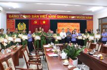 Khen thưởng thành tích triệt phá đường dây ma túy liên tỉnh