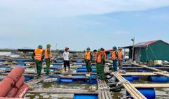 Công an Thanh Hóa sát cánh cùng người dân chống bão số 5