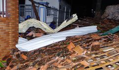 Khẩn trương khắc phục hậu quả mưa bão gây ra tại phường Lý Thường Kiệt, tỉnh Ninh Bình
