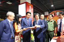Giới thiệu 02 ấn phẩm đặc biệt trong Triển lãm thành tựu kinh tế - xã hội kỷ niệm 80 năm Quốc khánh 2/9