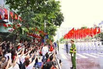 Không khí rộn ràng đường phố Hà Nội ngày Tổng duyệt diễu binh, diễu hành sự kiện A80