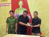 Nhặt được tài sản có giá trị, người dân liên hệ Công an trả lại cho chủ nhân