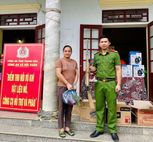 Thanh Hóa: Công an xã Hồi Xuân tiếp tục triển khai chương trình “Đổi quà lấy vũ khí, vật liệu nổ, công cụ hỗ trợ”