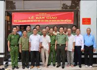 An Giang police build “House of Comradeship” for retired public security officer