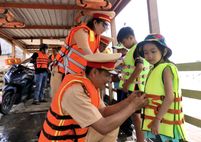 Công an tỉnh Cà Mau bảo đảm an toàn đường thủy trong mùa mưa bão
