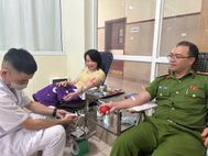 Thiếu tá Công an hiến máu đột xuất cứu bệnh nhân nguy kịch
