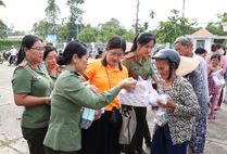 Police offer free medical check-ups to disadvantaged people in An Giang province