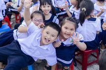 Chung tay tiếp sức học sinh vùng khó khăn bước vào năm học mới