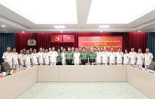 Minister Luong Tam Quang meets with former MPS experts in Cambodia