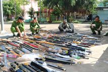 Đẩy mạnh công tác tuyên truyền, vận động người dân giao nộp vũ khí, vật liệu nổ, công cụ hỗ trợ