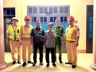 Quảng Ninh: Đội Cảnh sát giao thông đường bộ số 3 kịp thời phối hợp tìm người thân cho người đi lạc