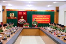 Đoàn công tác Bộ Công an kiểm tra công tác phòng, chống bão số 9 và chuẩn bị ứng phó bão số 10 tại Quảng Ninh