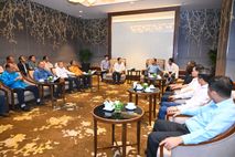Deputy Minister Pham The Tung hosts Lao delegation of T12-75 School alumni