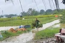 Bắc Ninh: Công an xã Xuân Cẩm kịp thời hỗ trợ gần 600 hộ dân vùng ngập lụt thu hoạch hoa màu, di dời tài sản