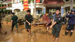 Công an tỉnh Cao Bằng huy động hơn 100 cán bộ, chiến sĩ dọn vệ sinh sau hoàn lưu bão số 10