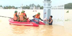 Trong vùng tâm lũ - Ấm tình người chiến sĩ Công an