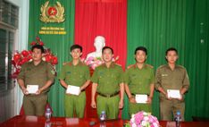 Đồng Tháp: Thăm động viên cán bộ Công an xã và lực lượng an ninh trật tự cơ sở bị thương khi làm nhiệm vụ