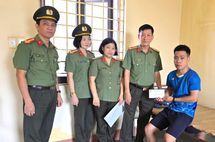 Quá trình hỗ trợ, giúp đỡ nhân dân trong mưa lũ, 09 cán bộ, chiến sĩ Công an tỉnh Thái Nguyên bị thương