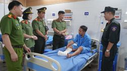 Công an tỉnh Thái Nguyên thăm hỏi, động viên cán bộ bị thương khi giúp đỡ nhân dân trong lũ lụt