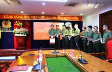 Cục Quản lý xây dựng và doanh trại chung tay chia sẻ khó khăn với người dân bị ảnh hưởng do bão lũ gây ra