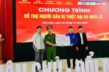 Học viện Cảnh sát nhân dân hỗ trợ Nhân dân tỉnh Nghệ An bị thiệt hại do mưa lũ