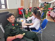 Hàng trăm cán bộ, chiến sĩ Cảnh sát cơ động hiến máu tình nguyện