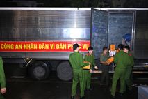 Tiếp ứng nhu yếu phẩm hỗ trợ nhân dân bị ảnh hưởng do bão số 13